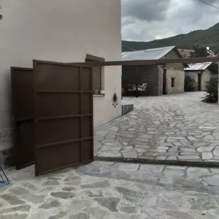 Grandpa's House & Coffee-shop Apartamento Florina